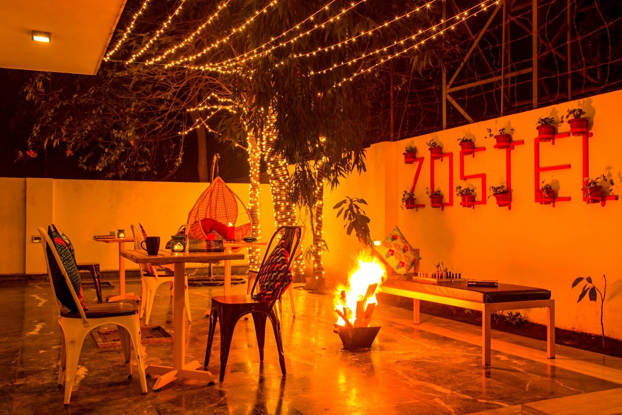 A Pousada Zostel South Delhi Nova Deli Exterior foto